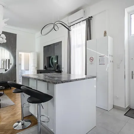 Galaxy Cube Apartamento Budapest